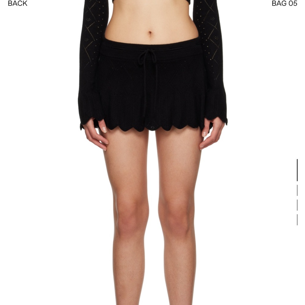 Pointelle Knit Mini Skirt in Black
GUIZIO size medium